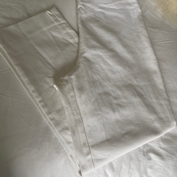 Designer Capri - Picture 2 of 4